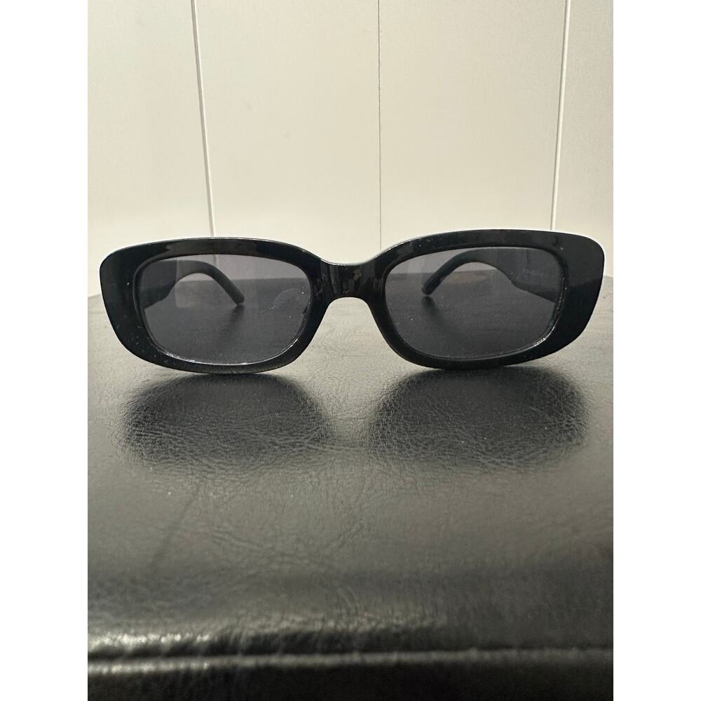 Iconic Mod Rounded Rectangular Minimal Plastic Sunglasses in black